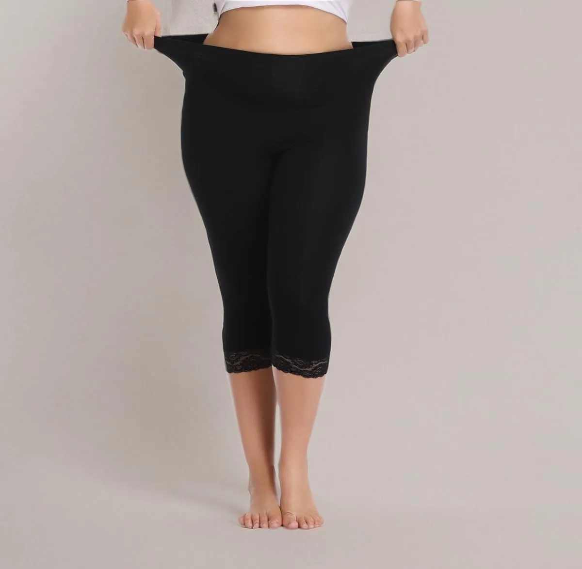 Kotii Women's Plus Size Lace Trim Capri Leggings Stretch Crop Leggings Summer Tights Pants